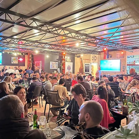 אכסניה World Cup Sport And Chill דוברובניק